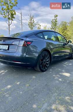 Седан Tesla Model 3 2022 в 