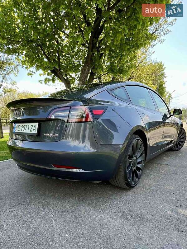 Седан Tesla Model 3 2022 в Днепре