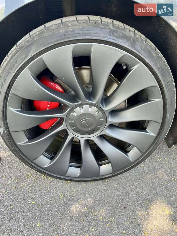 Седан Tesla Model 3 2022 в Днепре