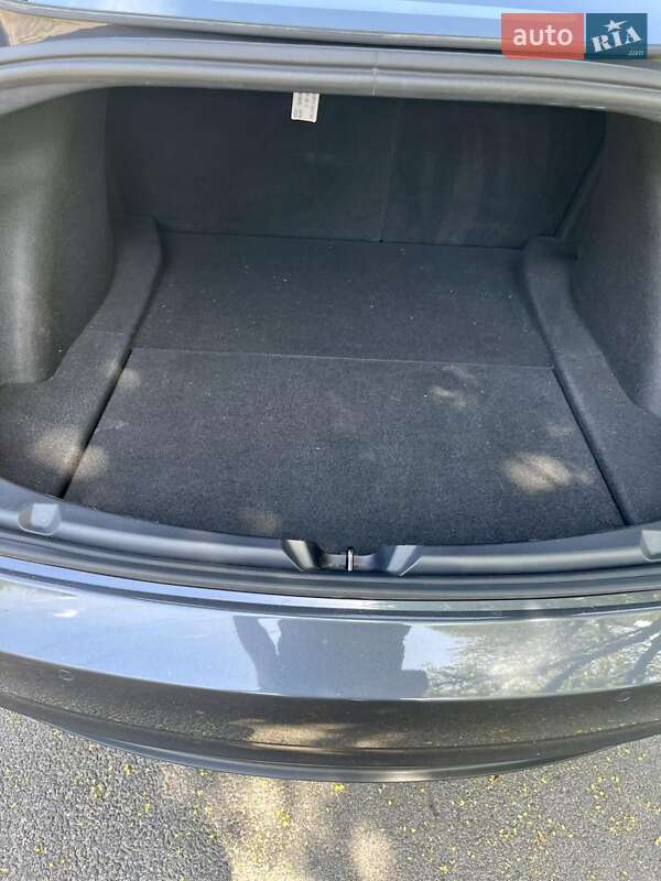 Седан Tesla Model 3 2022 в Днепре
