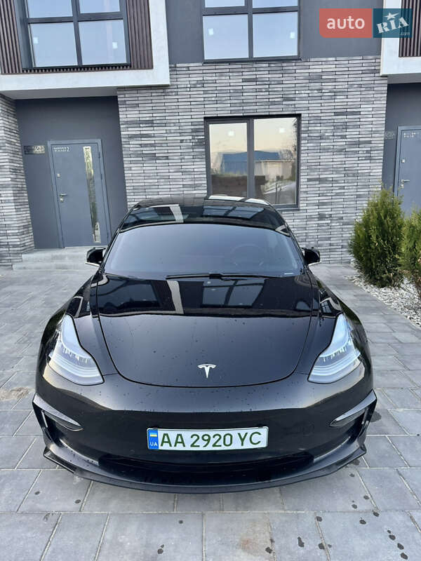 Седан Tesla Model 3 2019 в Киеве