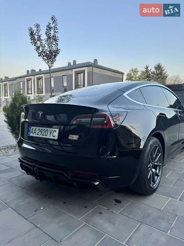 Седан Tesla Model 3 2019 в Киеве