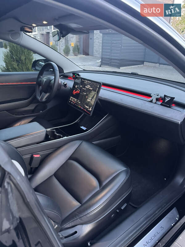 Седан Tesla Model 3 2019 в Киеве