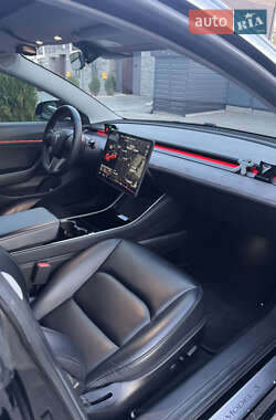 Седан Tesla Model 3 2019 в 