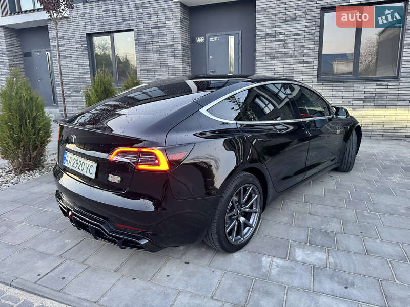Седан Tesla Model 3 2019 в Киеве