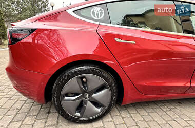 Седан Tesla Model 3 2020 в 