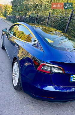 Седан Tesla Model 3 2018 в Львове