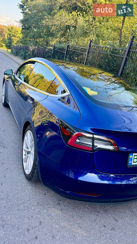 Седан Tesla Model 3 2018 в Львові