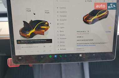 Седан Tesla Model 3 2022 в 