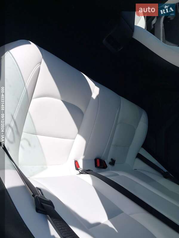 Седан Tesla Model 3 2022 в Киеве