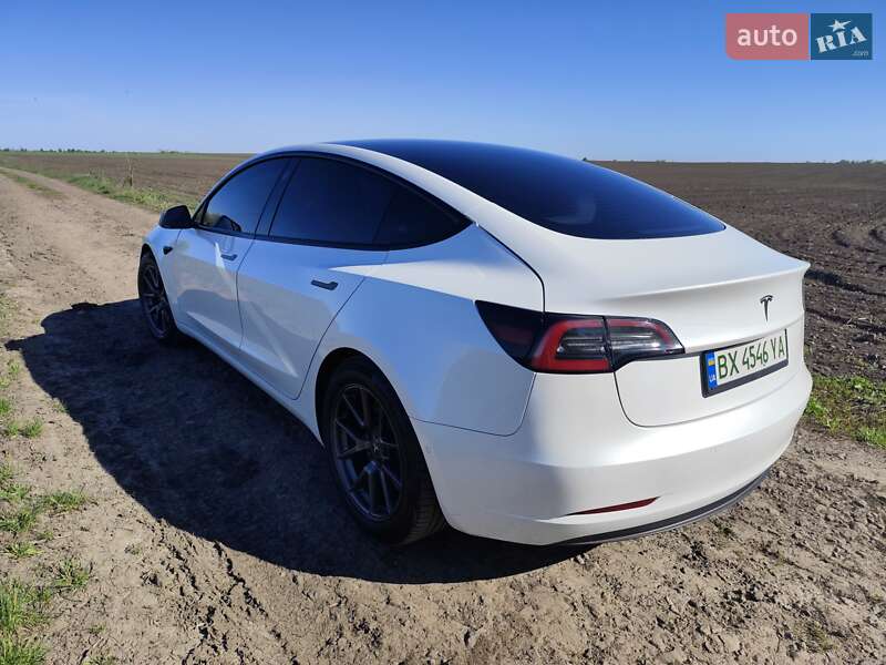 Седан Tesla Model 3 2021 в Хмельницком