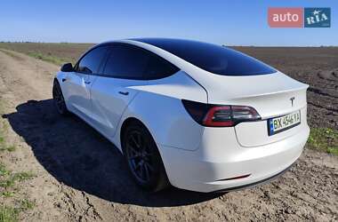 Седан Tesla Model 3 2021 в 