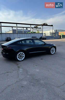 Седан Tesla Model 3 2022 в 