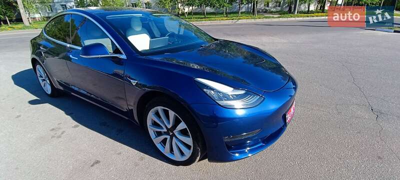 Седан Tesla Model 3 2020 в 