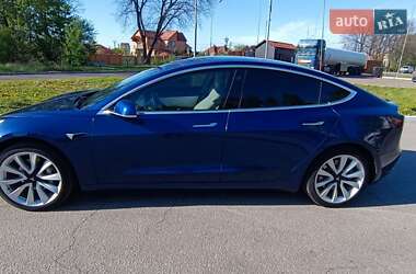 Седан Tesla Model 3 2020 в 
