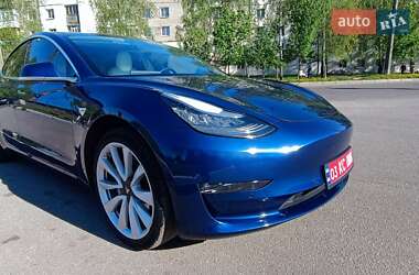 Седан Tesla Model 3 2020 в 