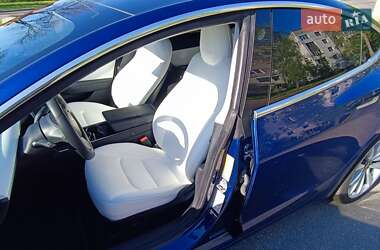 Седан Tesla Model 3 2020 в 