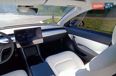 Седан Tesla Model 3 2020 в 
