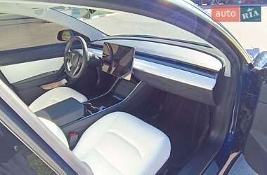 Седан Tesla Model 3 2020 в 