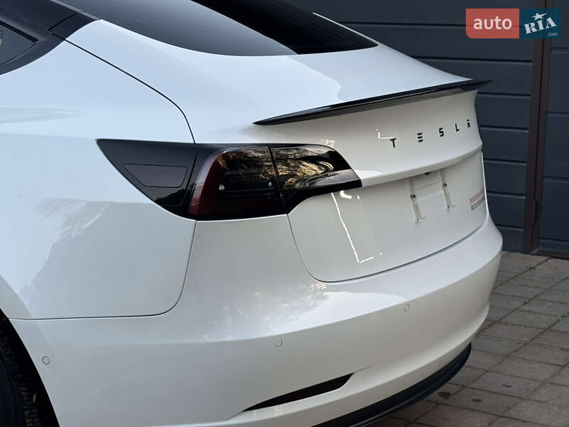 Седан Tesla Model 3 2019 в Черновцах