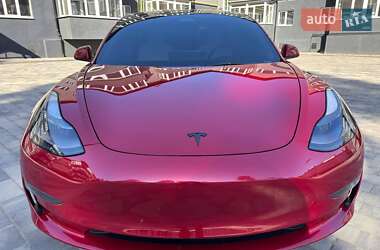 Седан Tesla Model 3 2022 в 