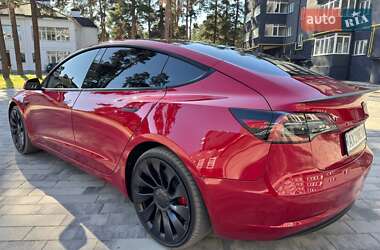 Седан Tesla Model 3 2022 в 