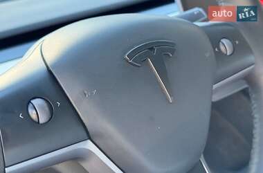 Седан Tesla Model 3 2022 в 