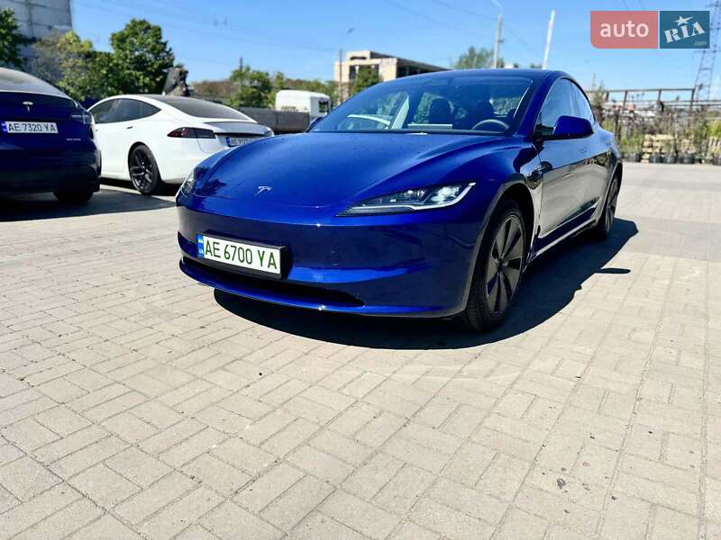 Седан Tesla Model 3 2023 в Днепре