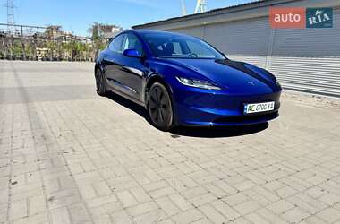 Седан Tesla Model 3 2023 в 