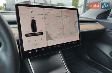 Седан Tesla Model 3 2019 в 