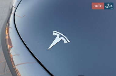 Седан Tesla Model 3 2019 в 