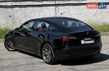 Седан Tesla Model 3 2021 в 