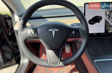 Седан Tesla Model 3 2021 в 