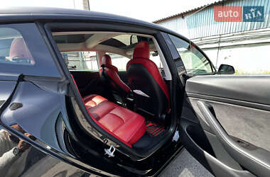 Седан Tesla Model 3 2021 в 
