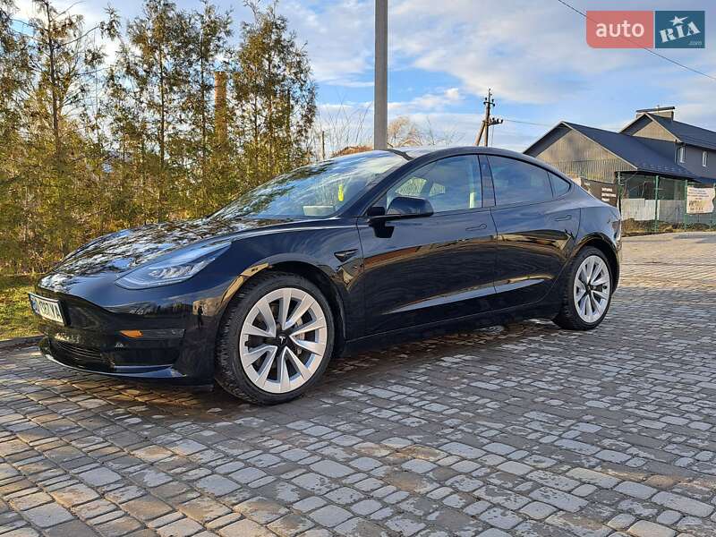 Седан Tesla Model 3 2020 в 