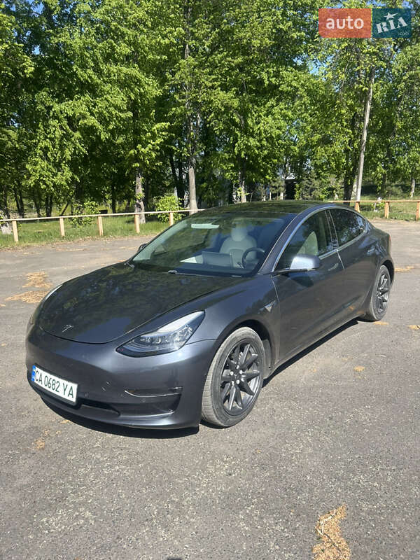 Седан Tesla Model 3 2019 в 