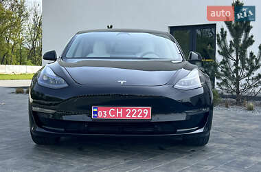 Седан Tesla Model 3 2022 в 