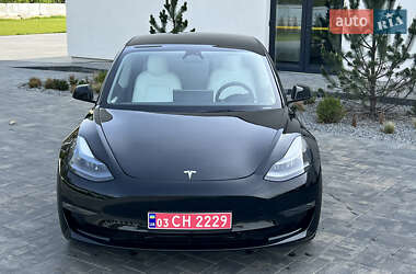 Седан Tesla Model 3 2022 в 