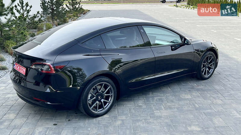 Седан Tesla Model 3 2022 в Луцьку