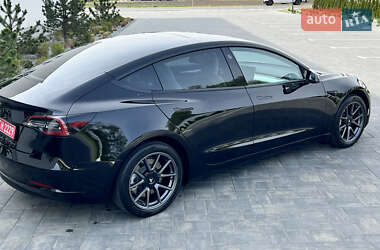 Седан Tesla Model 3 2022 в 