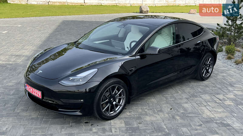 Седан Tesla Model 3 2022 в Луцьку