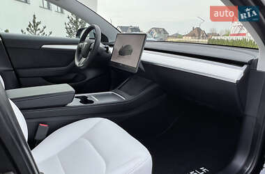 Седан Tesla Model 3 2022 в 