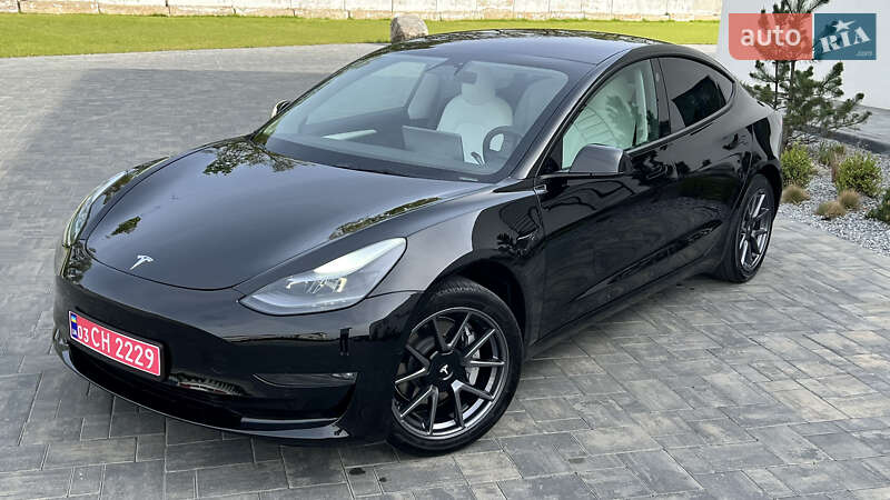 Седан Tesla Model 3 2022 в Луцьку