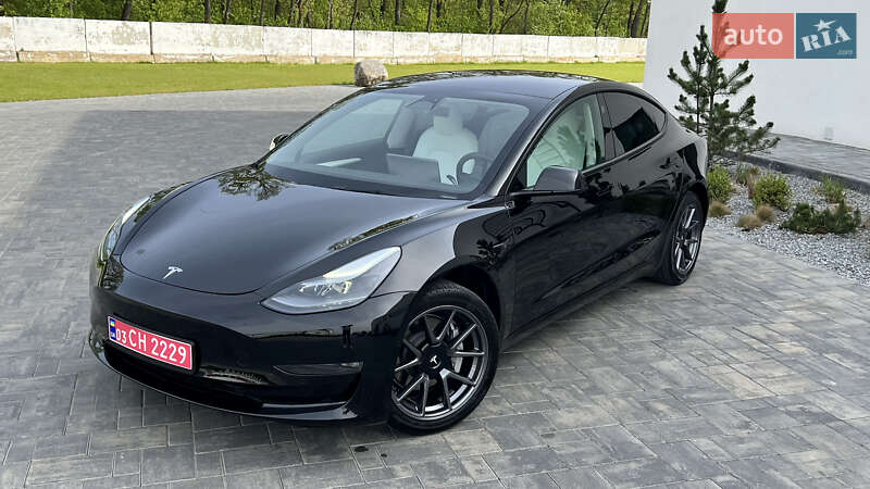 Седан Tesla Model 3 2022 в Луцьку