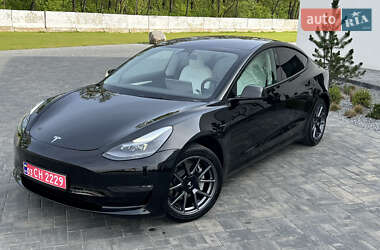 Седан Tesla Model 3 2022 в 