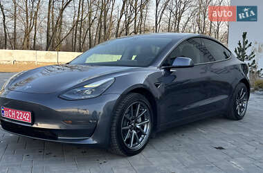 Седан Tesla Model 3 2021 в 