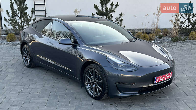 Седан Tesla Model 3 2021 в 