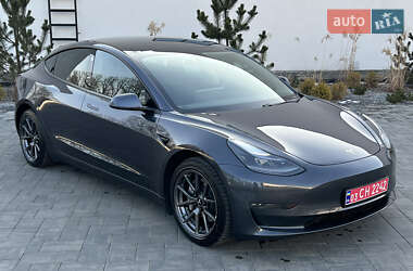 Седан Tesla Model 3 2021 в 