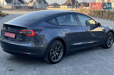 Седан Tesla Model 3 2021 в 