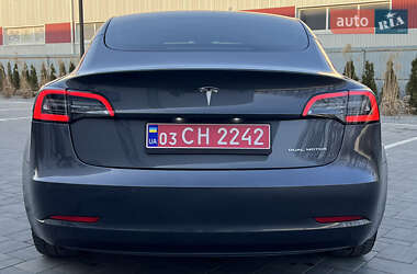 Седан Tesla Model 3 2021 в 